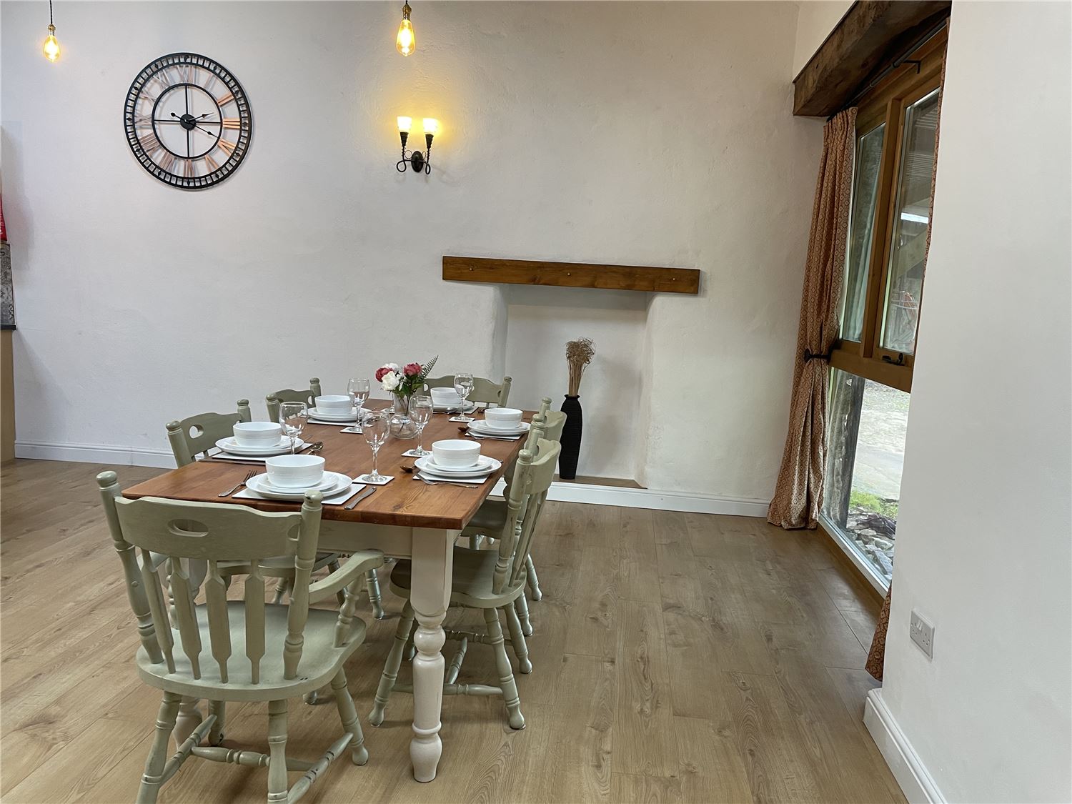 Kestrel cottage dining table