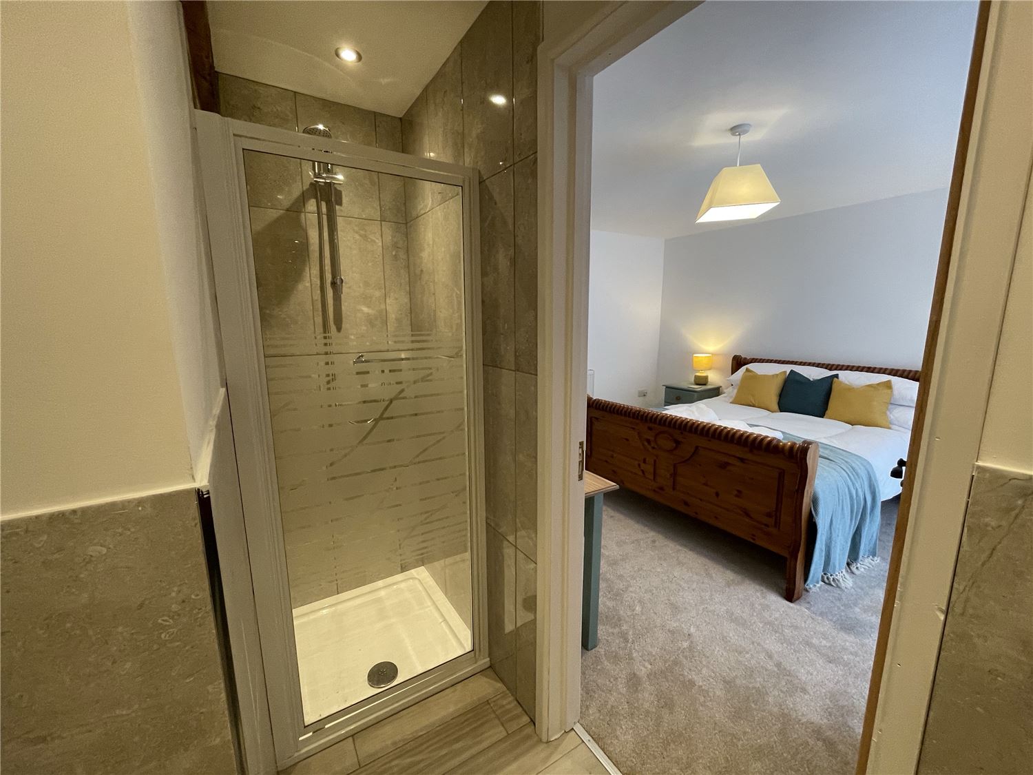 En-suite shower 