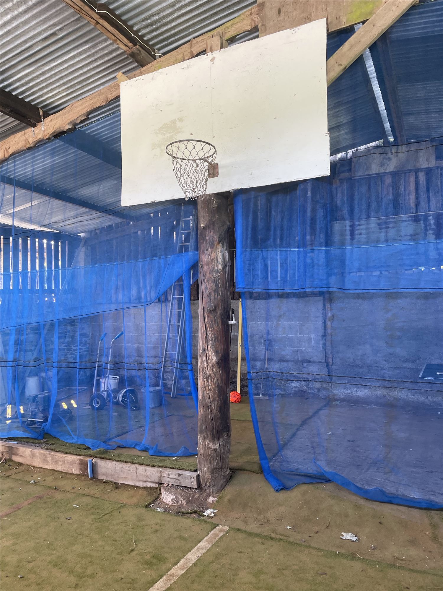 Basketball hoop