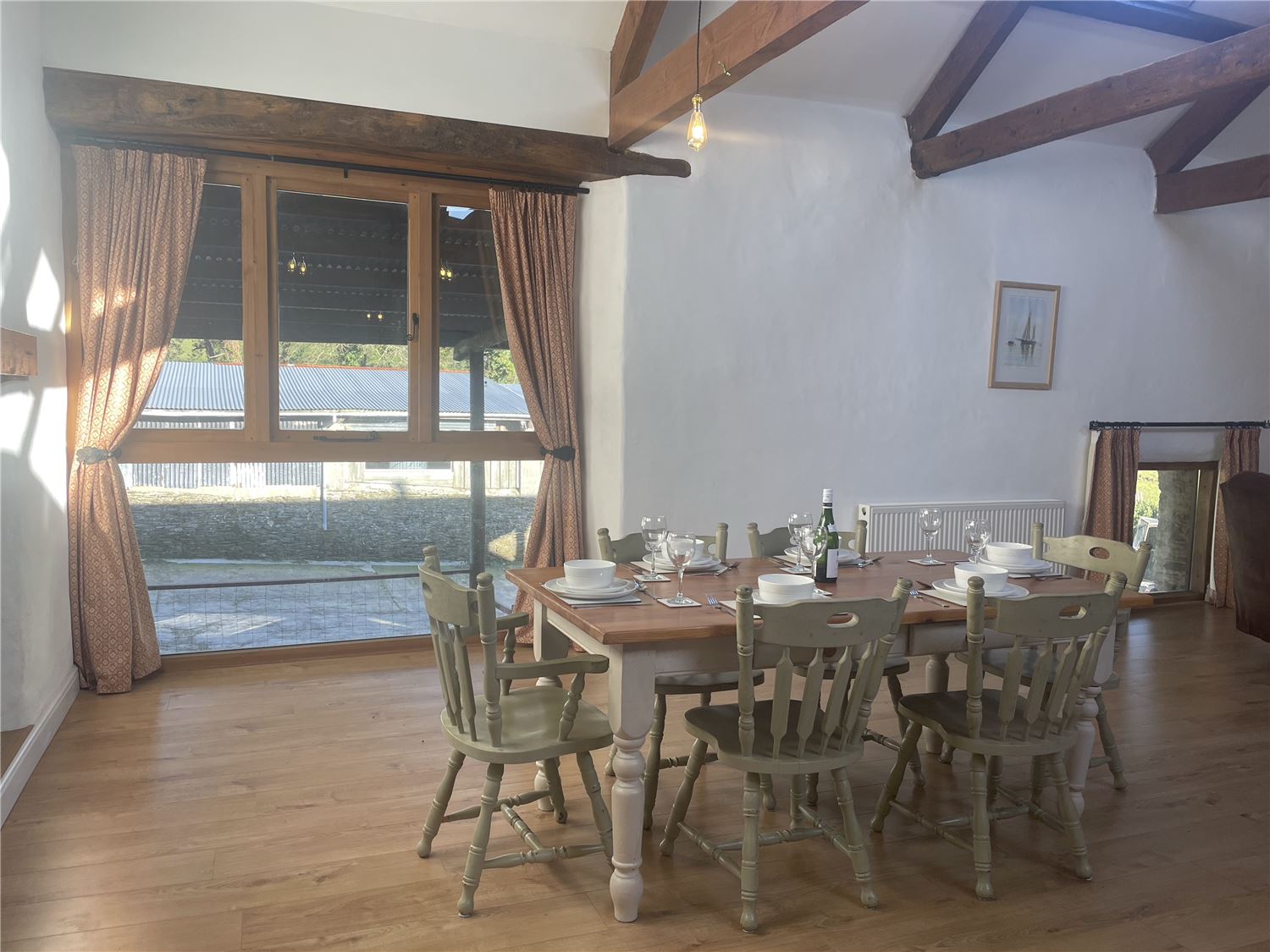 Kestrel cottage dining area