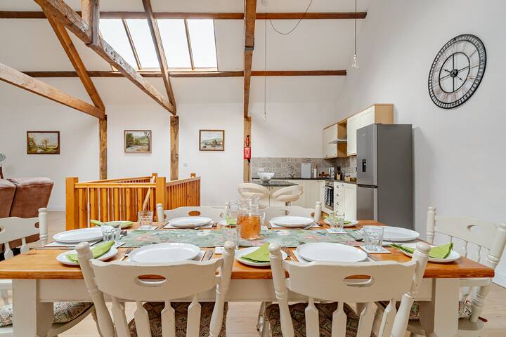Kestrel cottage dining table at Woodbury farm cottages