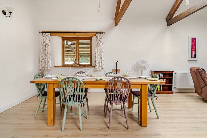 Tawny cottage kitchen